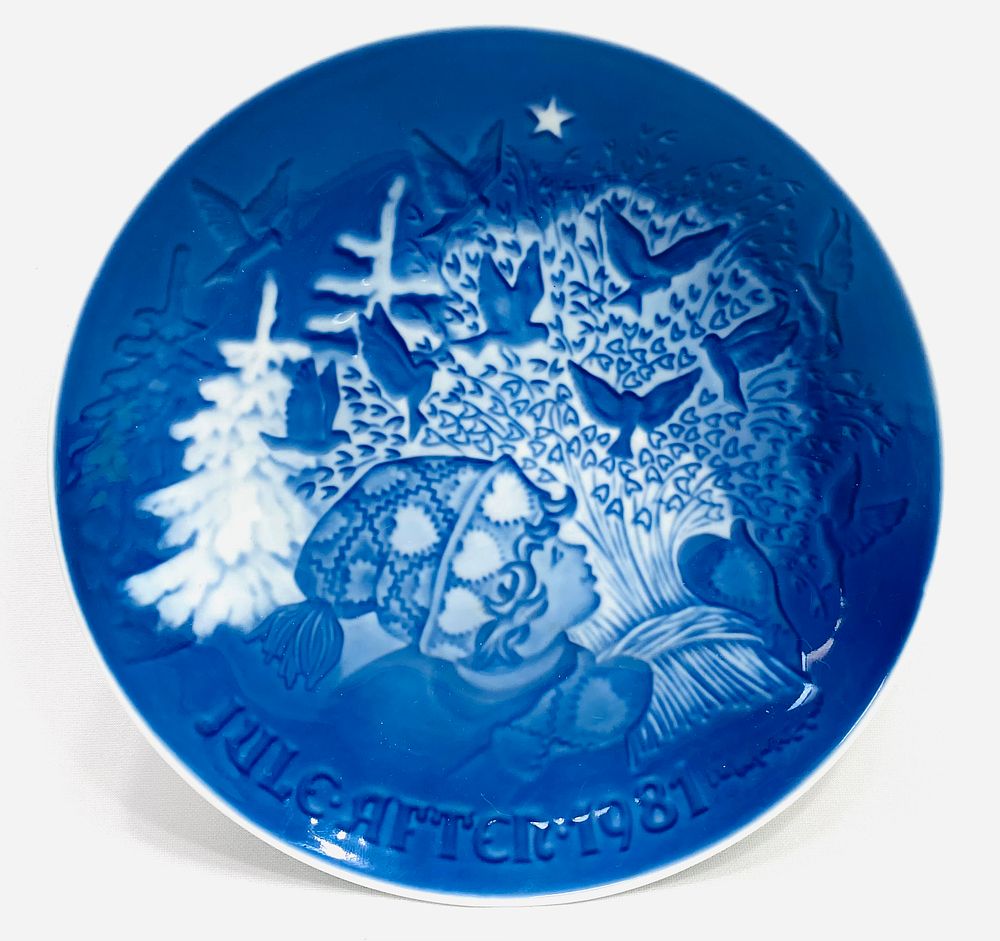 צלחת אספנות - ROYAL COPENHAGEN, מהדורה מוגבלת לימות החג, חתומה וממוספרת, שנת 1980, קוטר18 ס"מ
