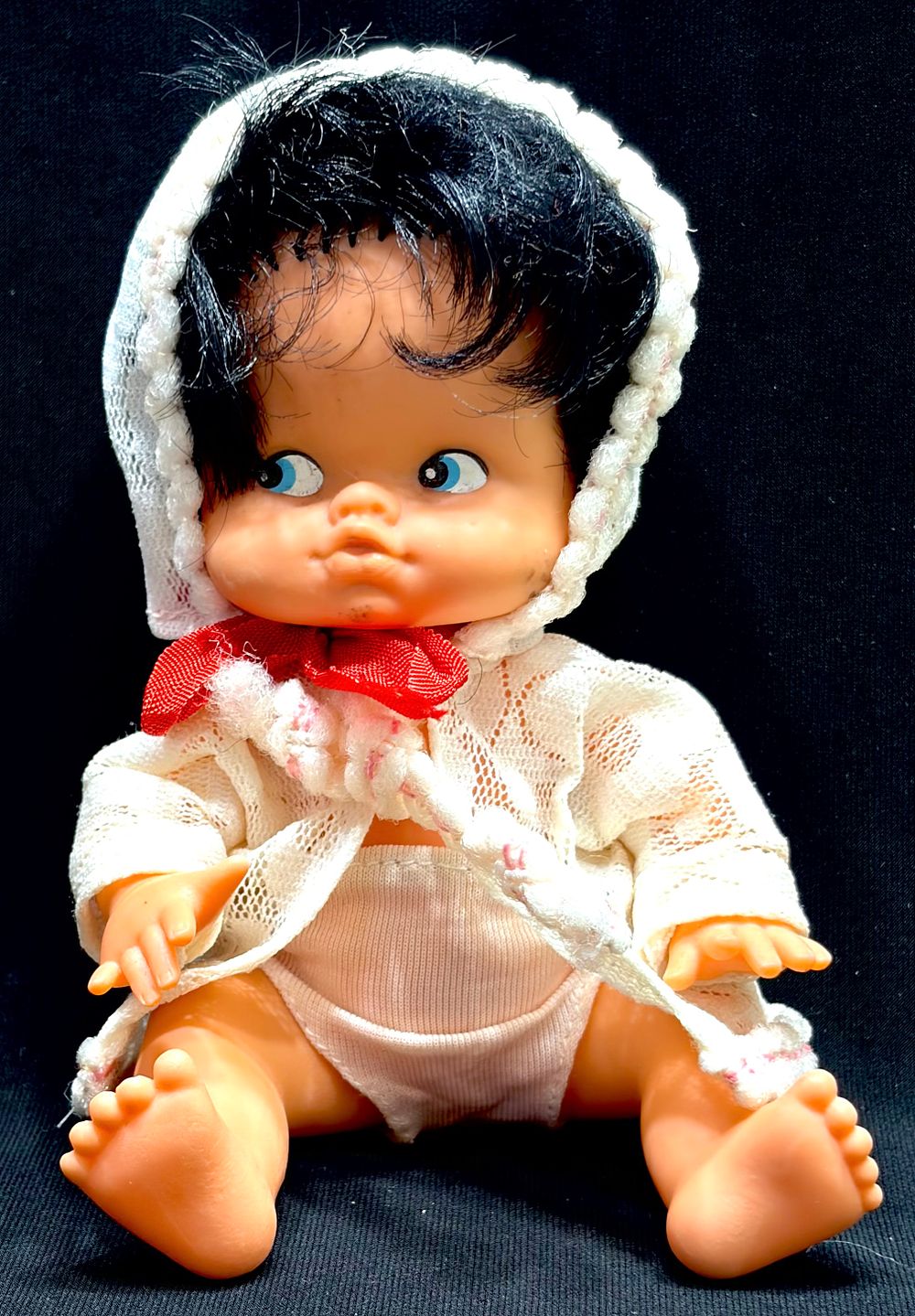בובת גומי וינטאג' "קיסמיקה", תוצרת KLEINPUPPEN LICHTE GDR, שנות ה-70-80, אורך 18 ס"מ