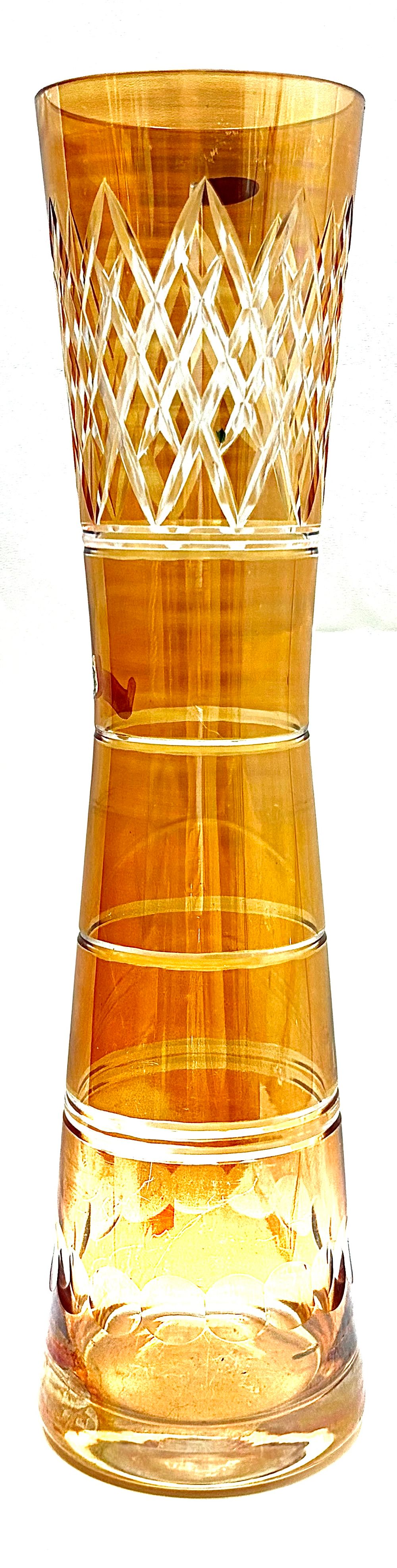 אגרטל קריסטלין בגוון ענבר, מרובב, CRISTA BELLA GLASS
מדבקת מקור, גובה 30 ס"מ, סימני גיל קלים 