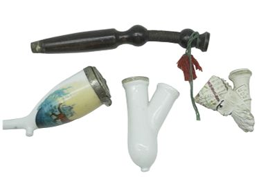 LOT OF ANTIQUE PIPES AND PIPE PIECES. This lot includes 1) Original French Jacob Gambier Clay 