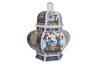 MID CENTURY JAPANESE PORCELAIN GINGER JAR. Mid Century Japanese Porcelain Ginger Jar. Measures 