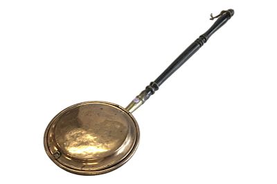 ANTIQUE COPPER PAN BED WARMER WITH FOLIAGE DESIGN. Antique Copper Pan Bed Warmer with Foliate 