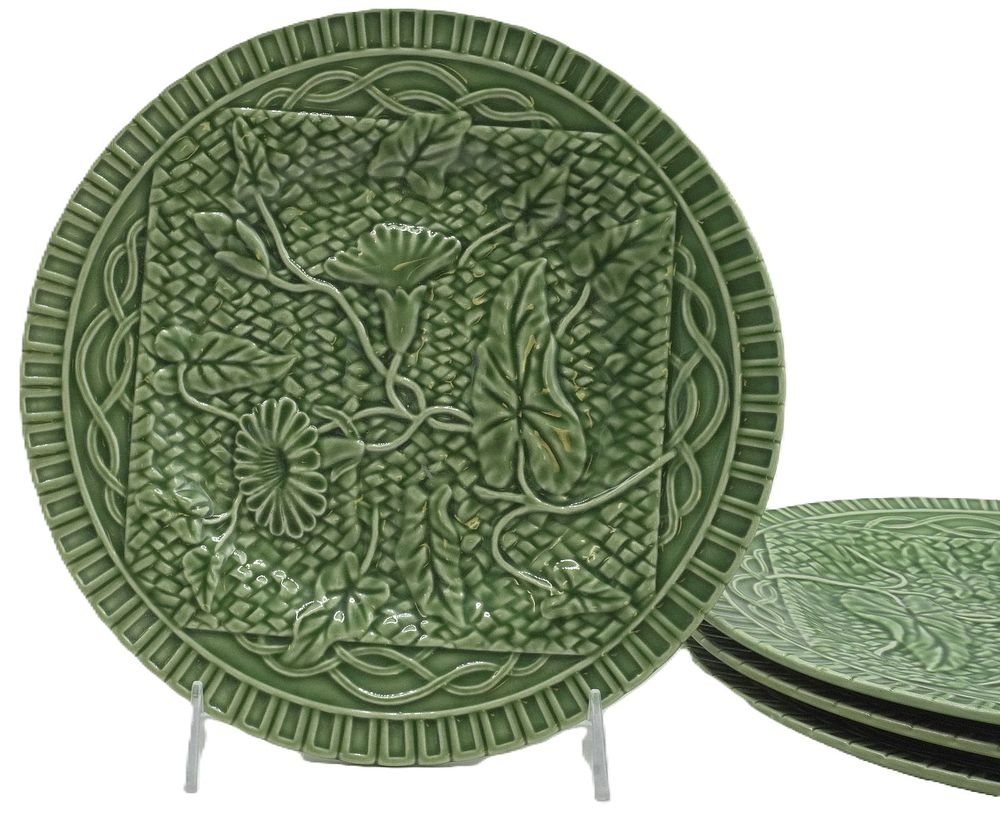 Lot 38: 4 BORDALLO PINHEIRO MORNING GLORY PLATES 4 Bordallo