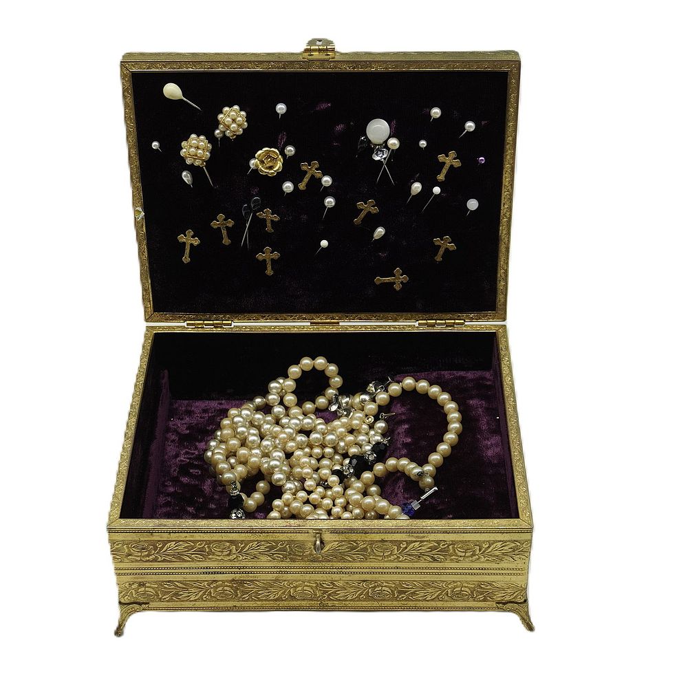 Lot 51: ANTIQUE MUSICAL GOLD GILT JEWELRY BOX, HAT PINS, LES BERNARD FAUX PEARLS & MORE