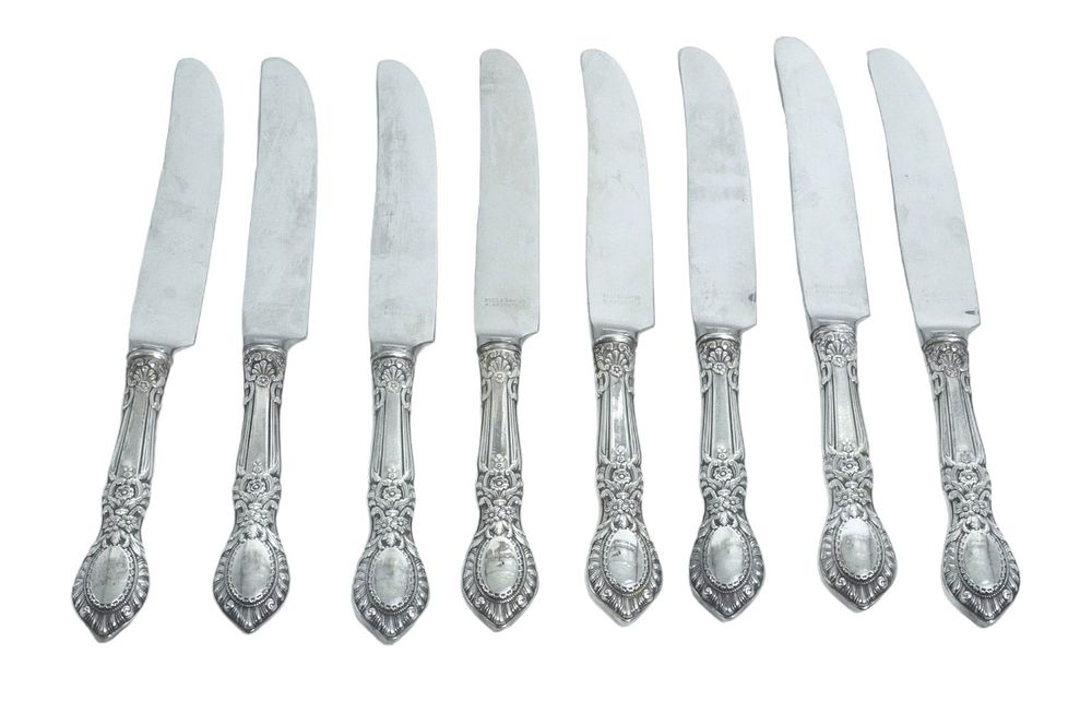 Lot 53: 8 STERLING SILVER GUILDHALL REED & BARTON DINNER KNIVES