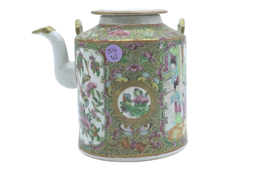 Lot 62: ANTIQUE CHINESE EXPORT FAMILLE ROSE TEAPOT WITH LID