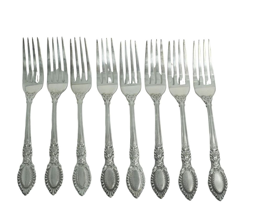 Lot 85: 8 STERLING SILVER GUILDHALL REED & BARTON DINNER FORKS