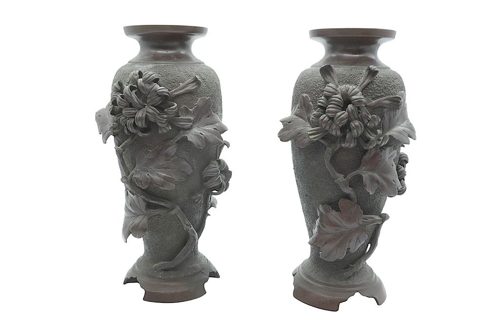 Lot 139: PAIR MEIJI PERIOD 19th c JAPANESE BRONZE VASES