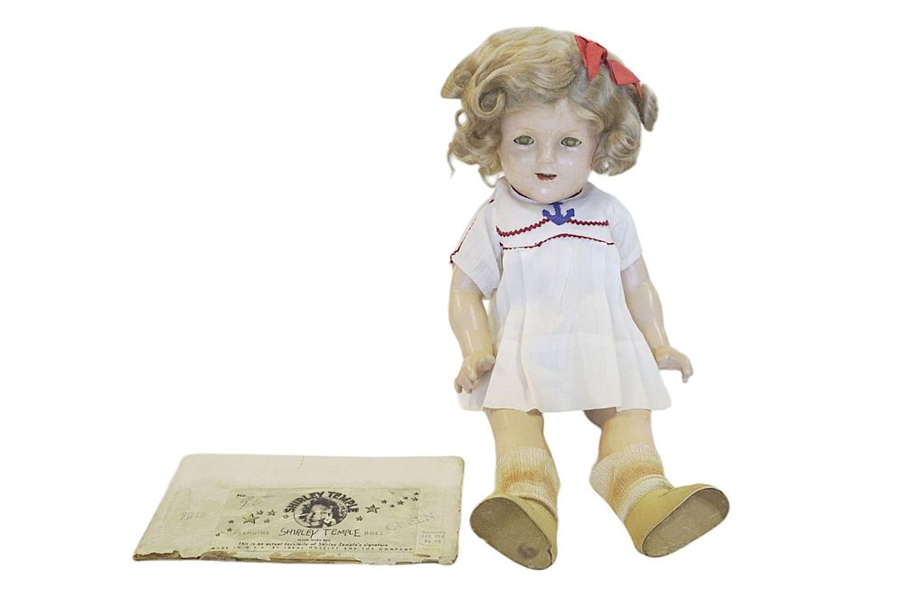 Lot 240: 1935 IDEAL TOY NOVELTY CO. SHIRLEY TEMPLE DOLL