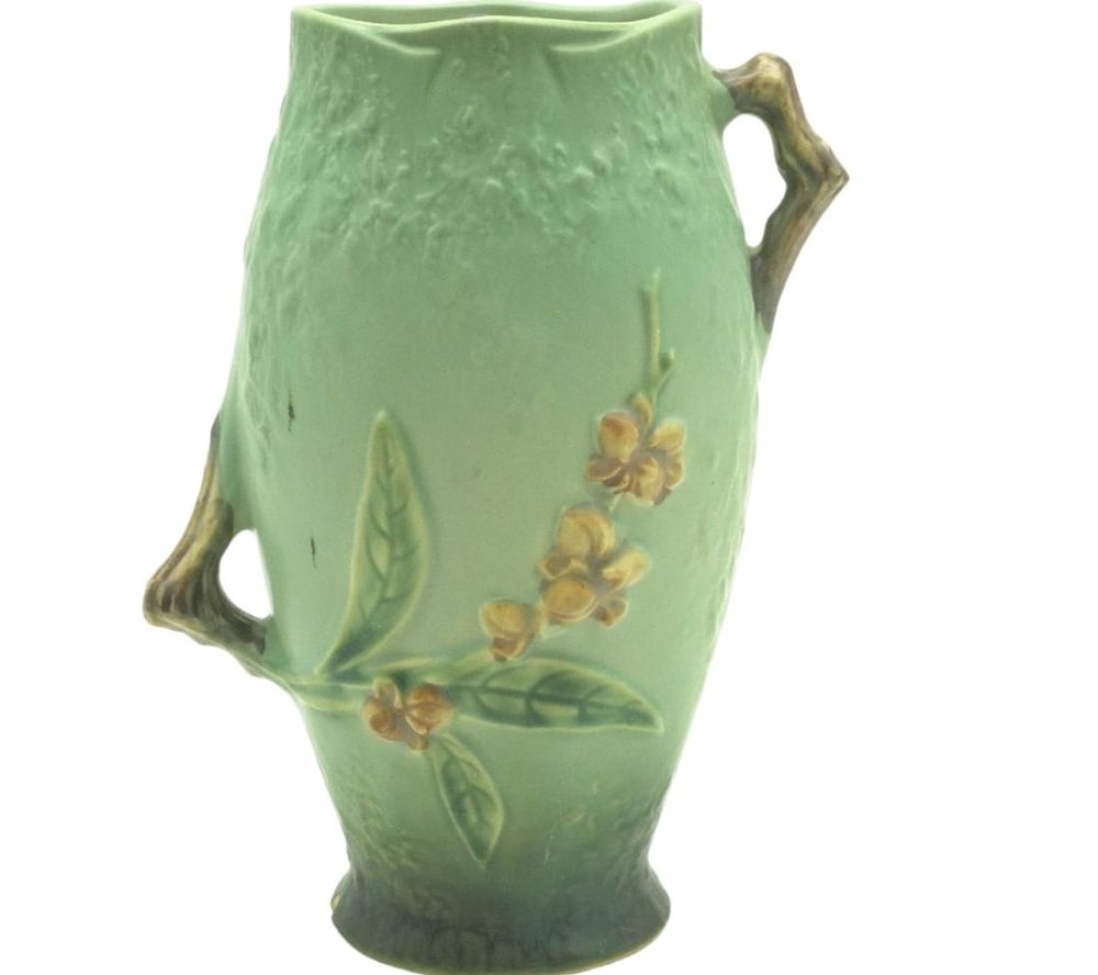 Lot 247: ROSEVILLE POTTERY BITTERSWEET 883-8 VASE