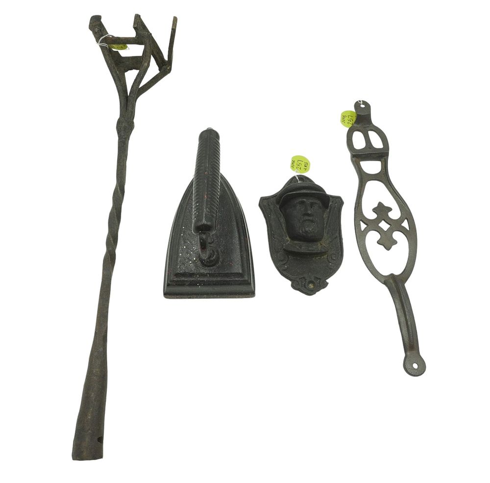 Lot 313: 4 PCS VINTAGE/ANTIQUE CAST IRON