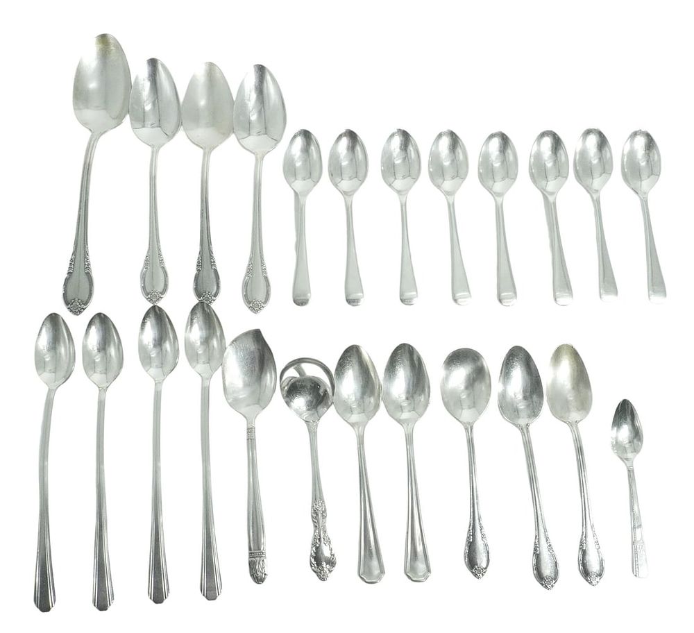 Lot 329: 24 PC ANTIQUE & VINTAGE SILVERPLATE