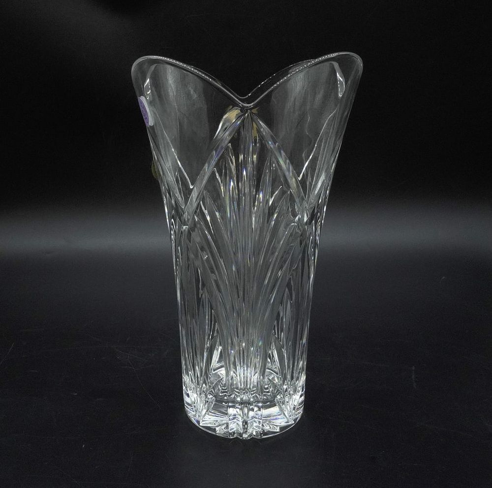 Lot 330: TALL ITALIAN CAPRI CRYSTAL VASE