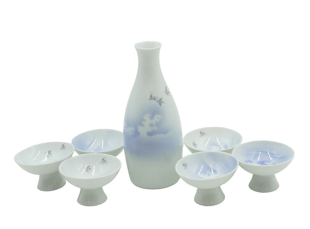 Lot 9: FUKAGAWA SEIJI 7 PC PORCELAIN SAKI SET