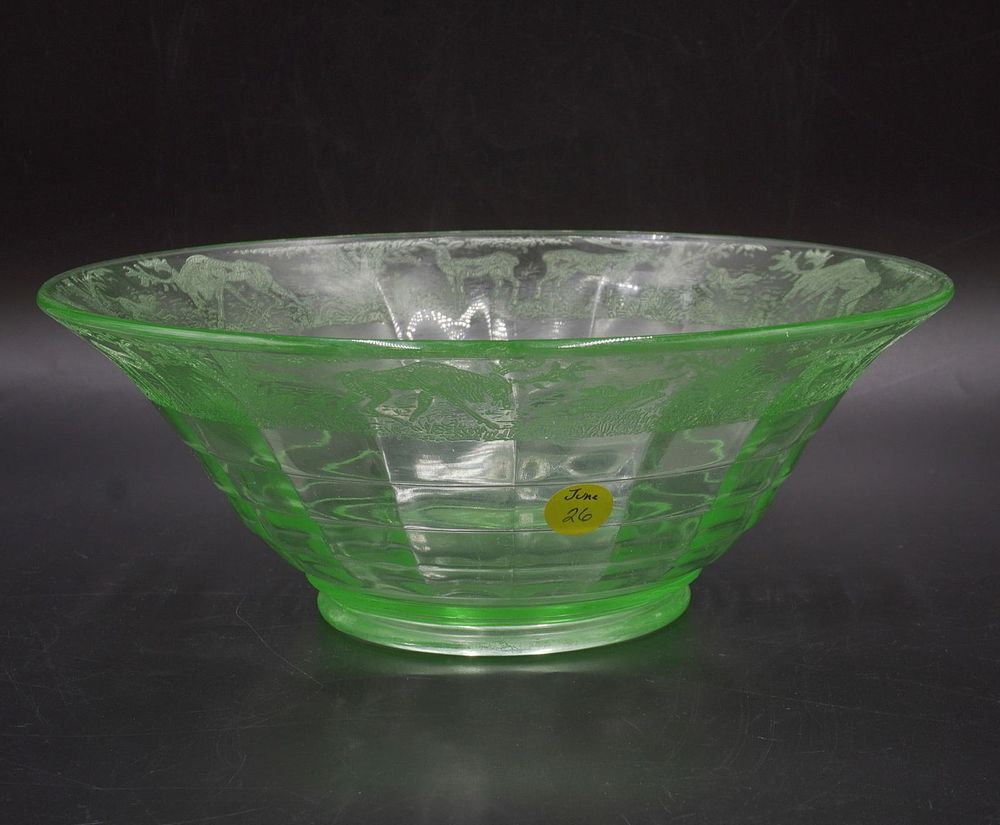 LARGE 1925 VASELINE GLASS BOWL PADEN CITY ETCHED. Elegant Vaseline Glass bowl made by Paden City 