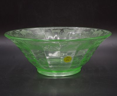 LARGE 1925 VASELINE GLASS BOWL PADEN CITY ETCHED. Elegant Vaseline Glass bowl made by Paden City 