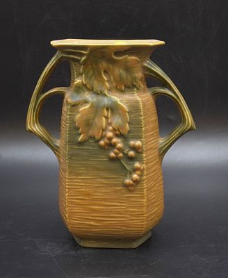 ROSEVILLE 1941 BUSHBERRY VASE. Roseville 1941 Bushberry Vase. Measures 6.5"x3.5"x8.25". Weight 1 