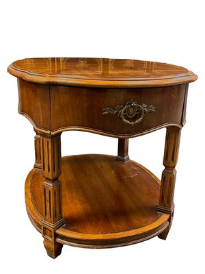 VINTAGE 1971 THOMASVILLE END TABLE. Vintage 1971 Thomasville Furniture End Table. Oval with 