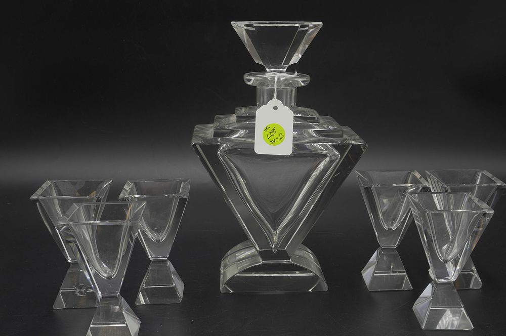 Lot 227: ART DECO CUT CRYSTAL COCKTAIL SET
