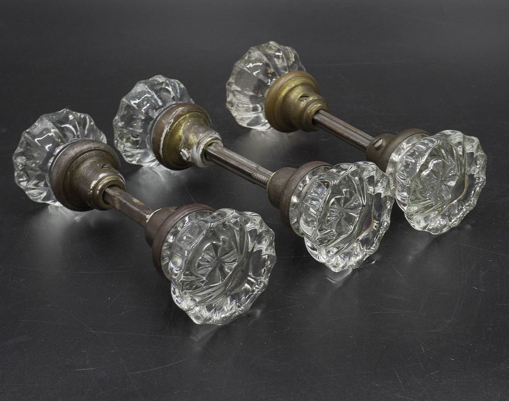 Lot 262: 3 SETS OF EARLY FLUTED GLASS DOORKNOBS