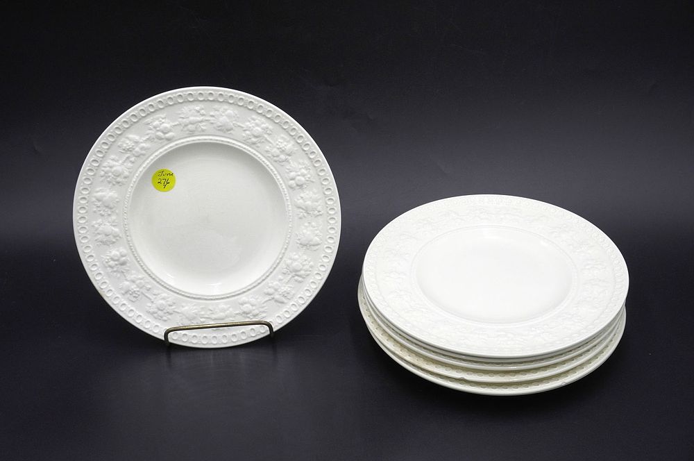 Lot 276: 7 VINTAGE WEDGWOOD WELLESLEY SALAD / DESSERT PLATES