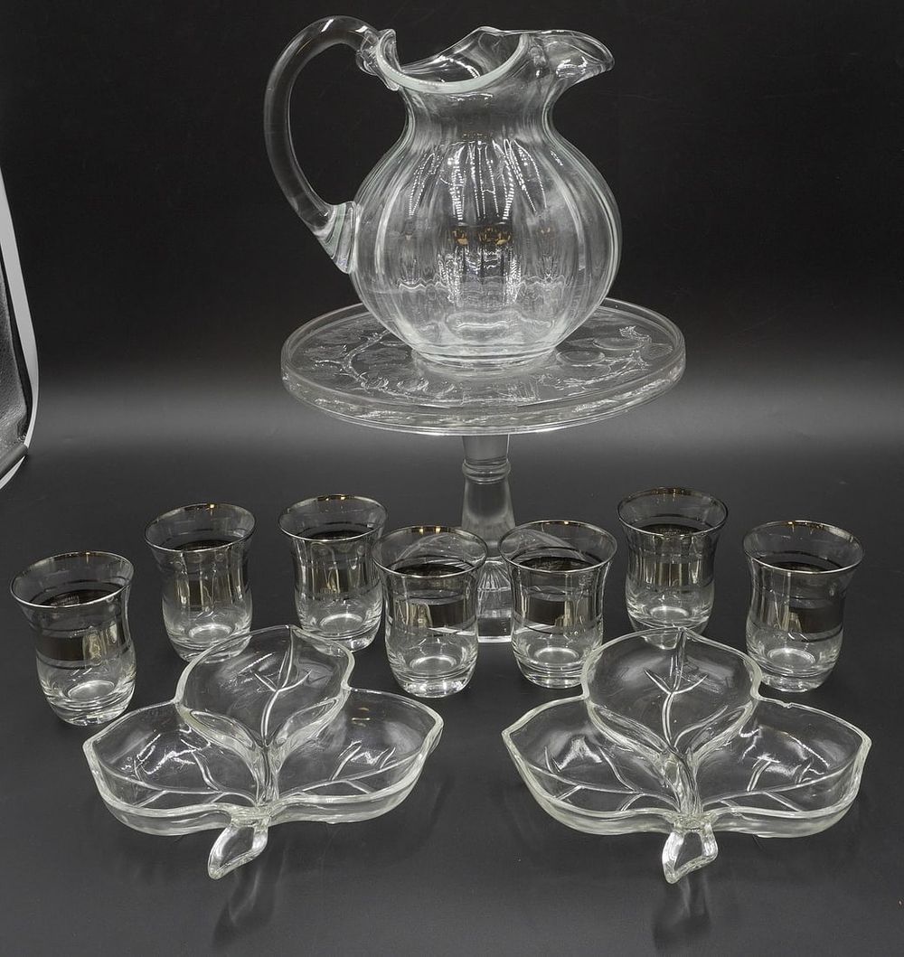 Lot 287: 11 PC VINTAGE GLASS CAKE PLATE - PITCHER + GLASSES