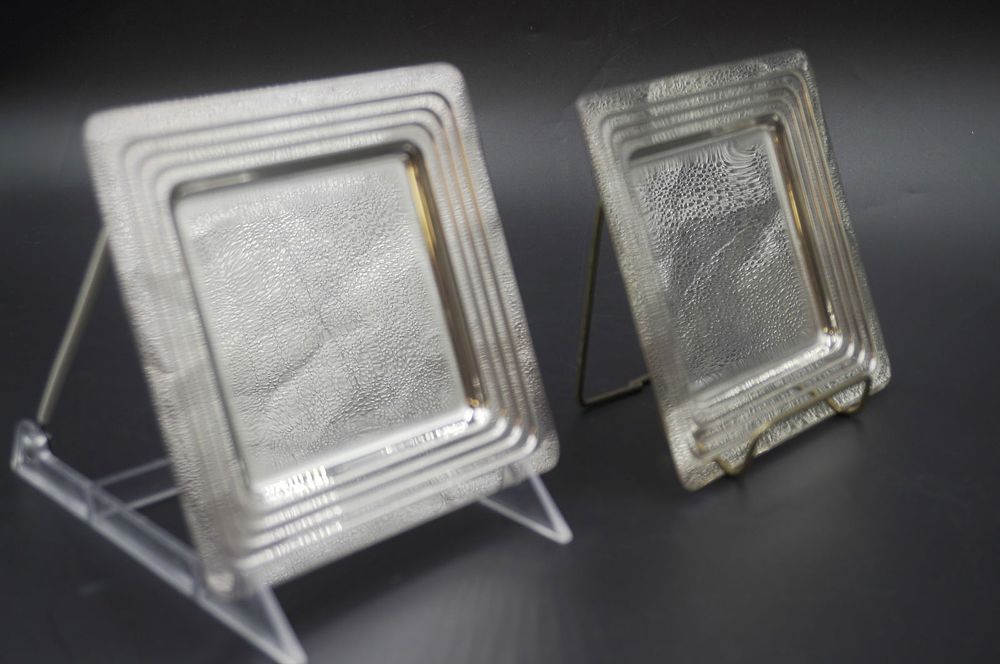 Lot 294: 2 RICCI ITALY SILVER PLATED CANAPE SERVING TRAYS 6 1/4"