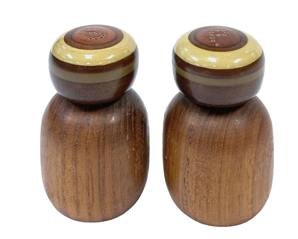Lot 299: DENBY POTTERS WHEEL SALT & PEPPER