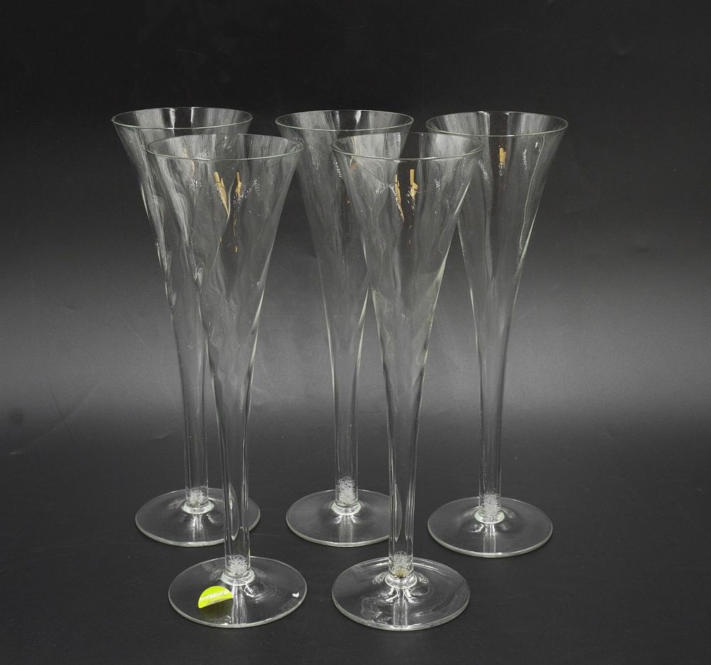 Lot 314: 5 TALL FLUTED BLOWN GLASS CHAMPAGNES