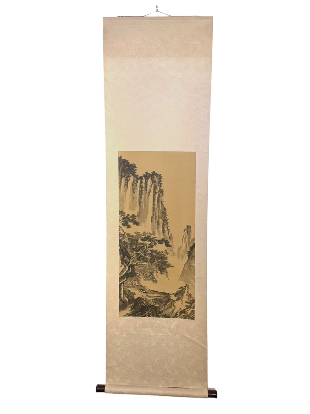 Lot 325: 2 ANTIQUE HAND PAINTED JAPANESE SCROLLS