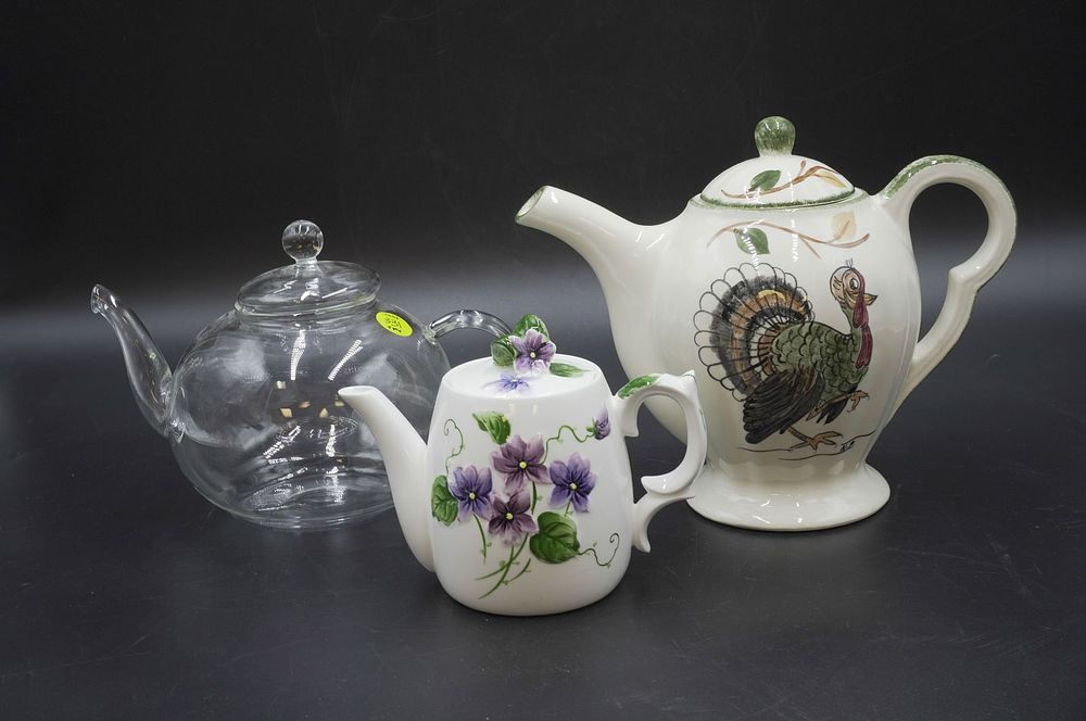 Lot 331: LOT OF VINTAGE TEAPOTS - 3 PIECES