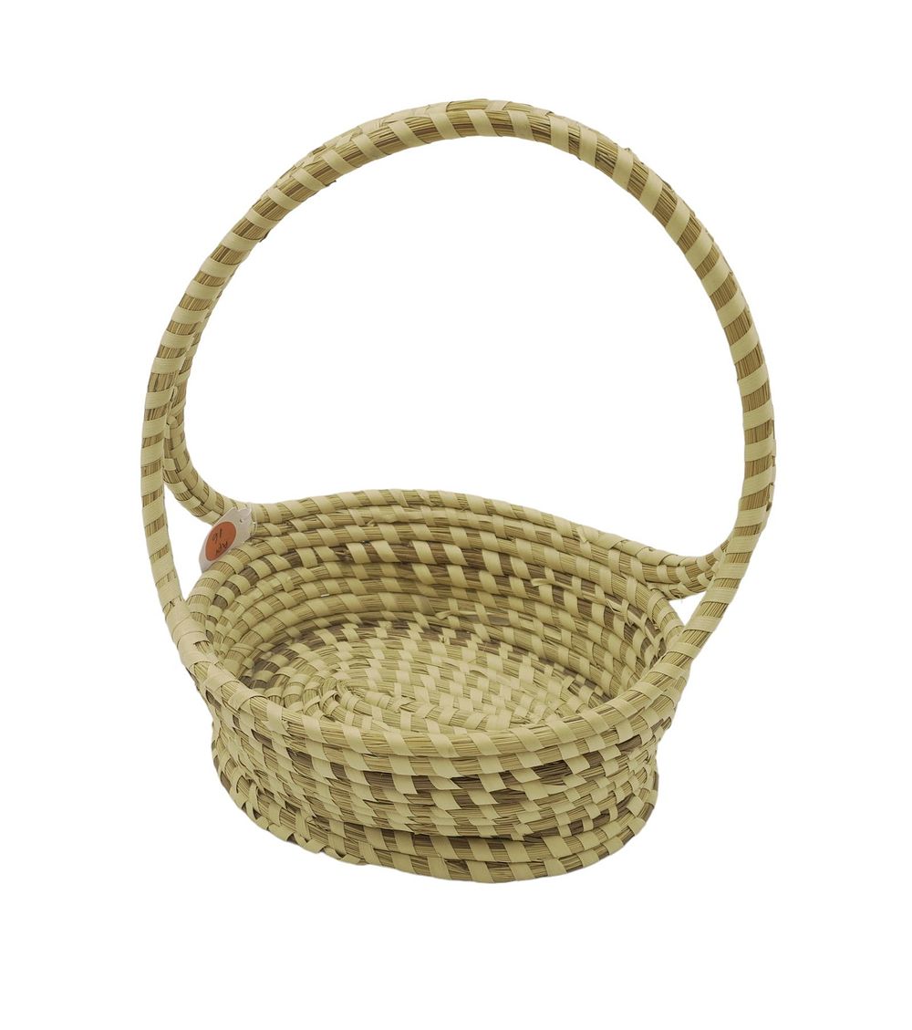 Lot 16: CHARLESTON SWEETGRASS BASKET