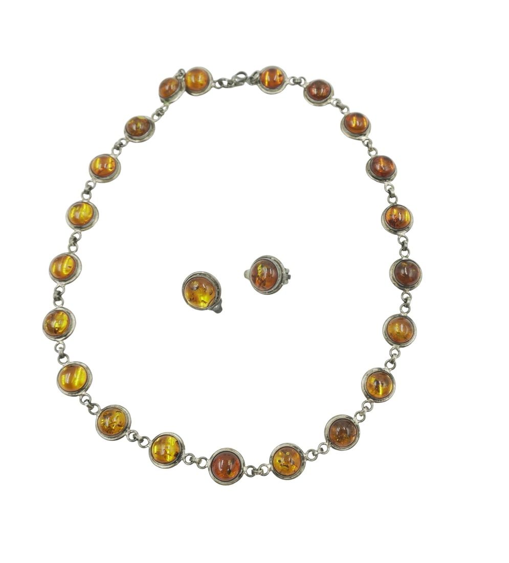 Lot 29: VINTAGE HONEY AMBER STERLING DEMI PARURE