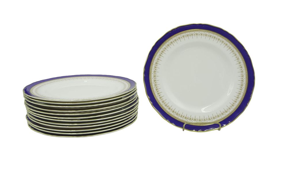 Lot 30: 13 ROYAL WORCESTER REGENCY BLUE DINNER PLATES