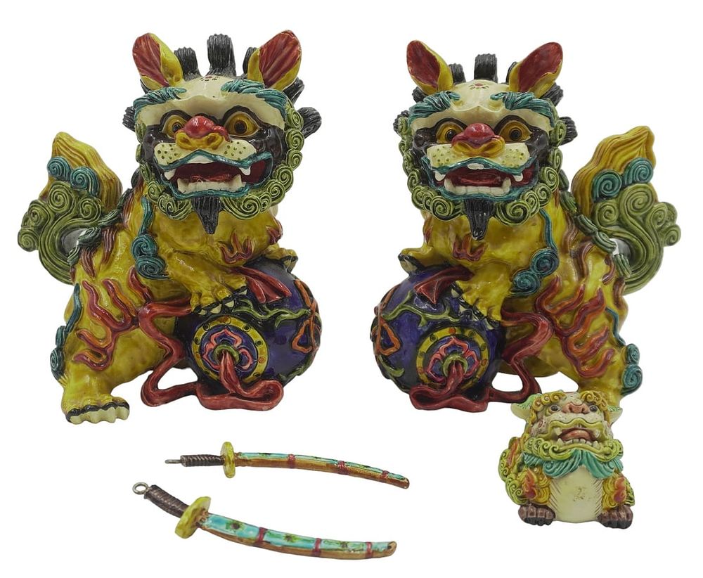 Lot 69: COLORFUL CHINESE FENG SHUI FOO DOGS