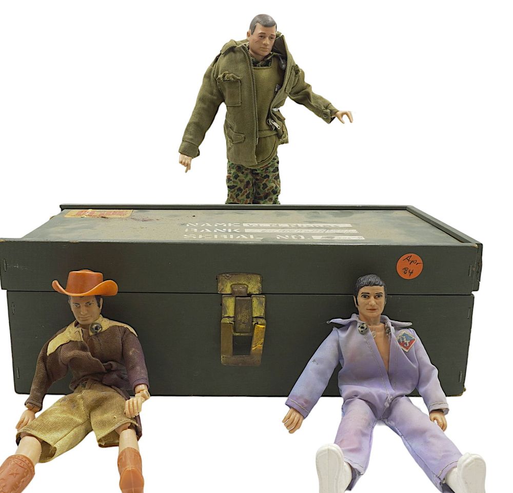 Lot 84: 1964 G.I. JOE PLUS MANUAL, BOX & MORE