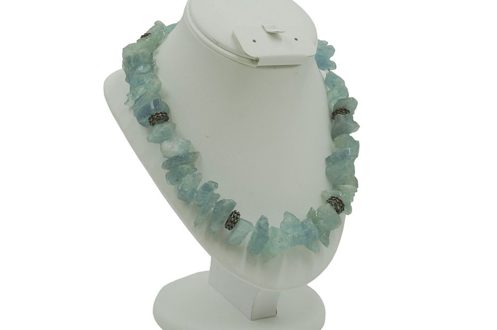 Lot 94: NATURAL AQUAMARINE STATEMENT NECKLACE