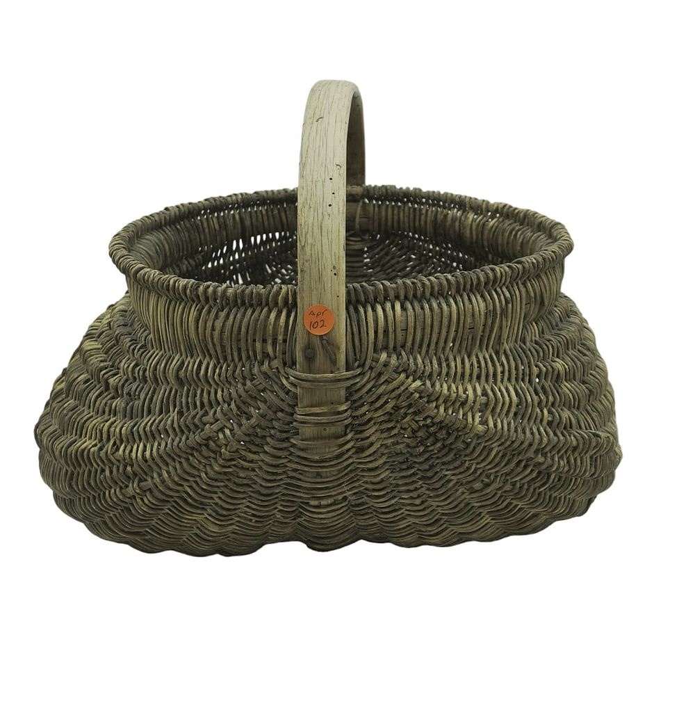 Lot 102: LARGE 19TH CENTURY AMERICAN OAK BUTTOCKS BASKET