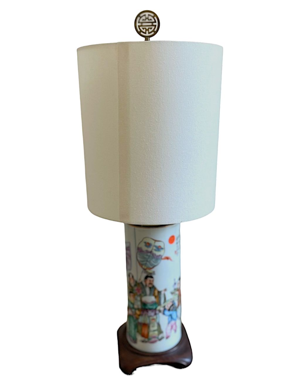 Lot 119: ANTIQUE CHINESE HAND PAINTED PORCELAIN HAT STAND LAMP