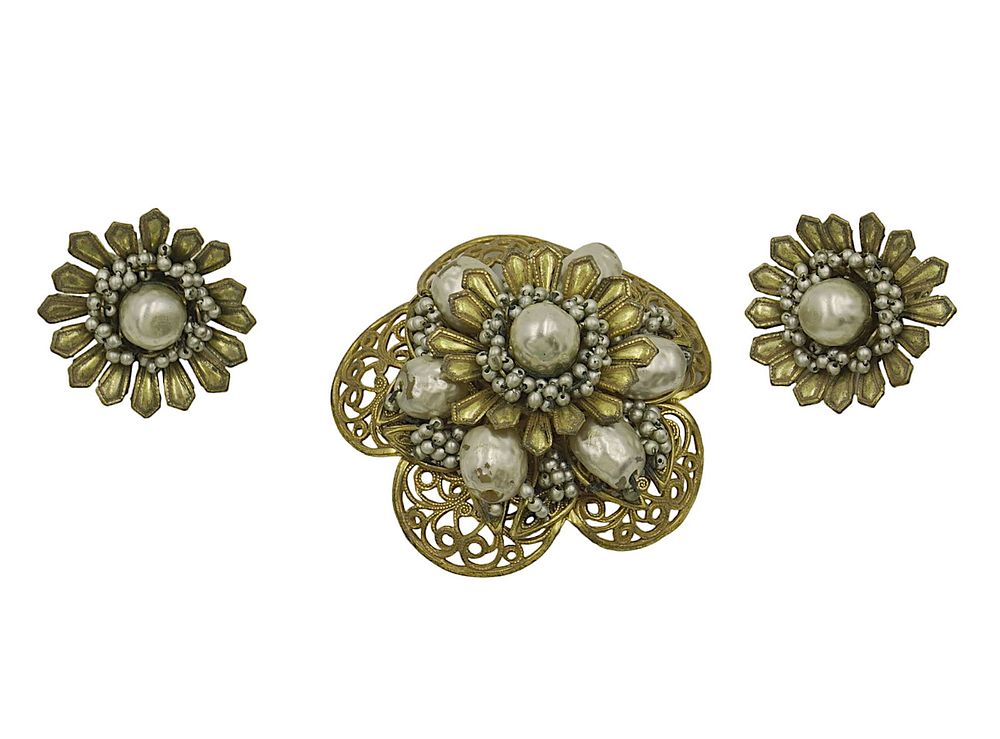 Lot 123: VINTAGE MIRIAM HASKELL DEMI PARURE BAROQUE PEARLS