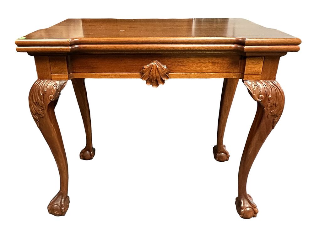 Lot 134: VINTAGE CHIPPENDALE STYLE FLIP TOP CARD TABLE