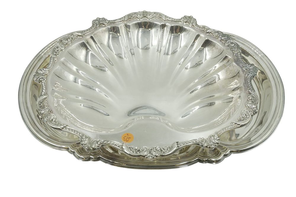 Lot 212: 2 SILVER PLATED SERVING TRAY & BOWL