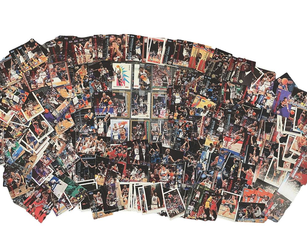 Lot 232: LOT OF 300 BASKETBALL CARDS