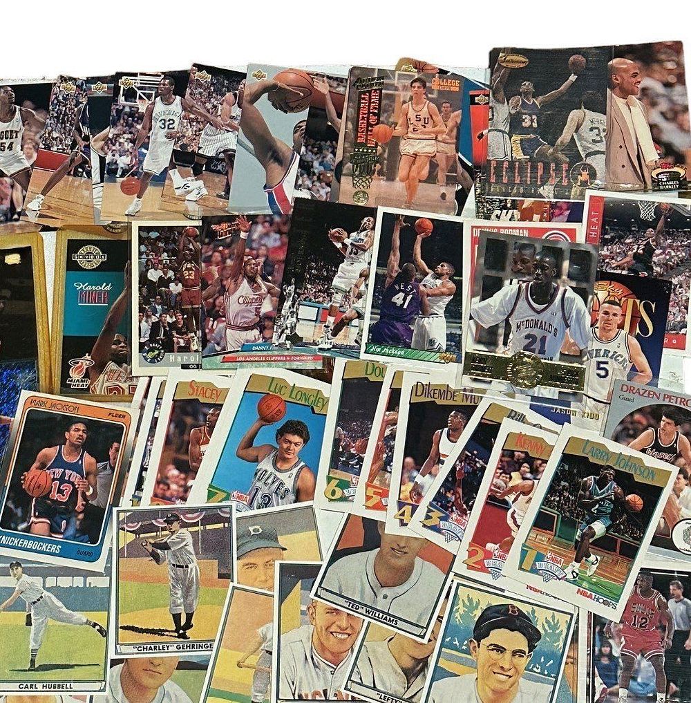 Lot 234: LARGE ASSORTMENT OF VINTAGE TRADING CARDS