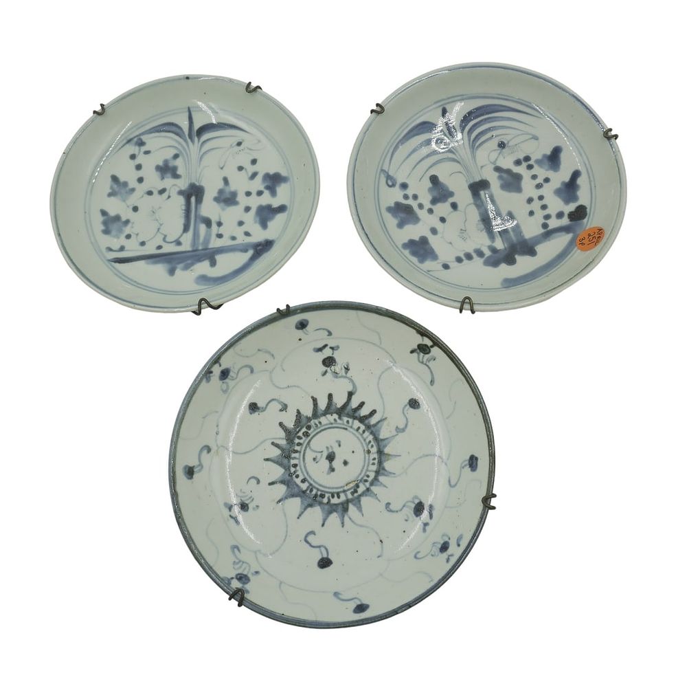 Lot 251: 3 ANTIQUE CHINESE BLUE & WHITE PORCELAIN PLATES