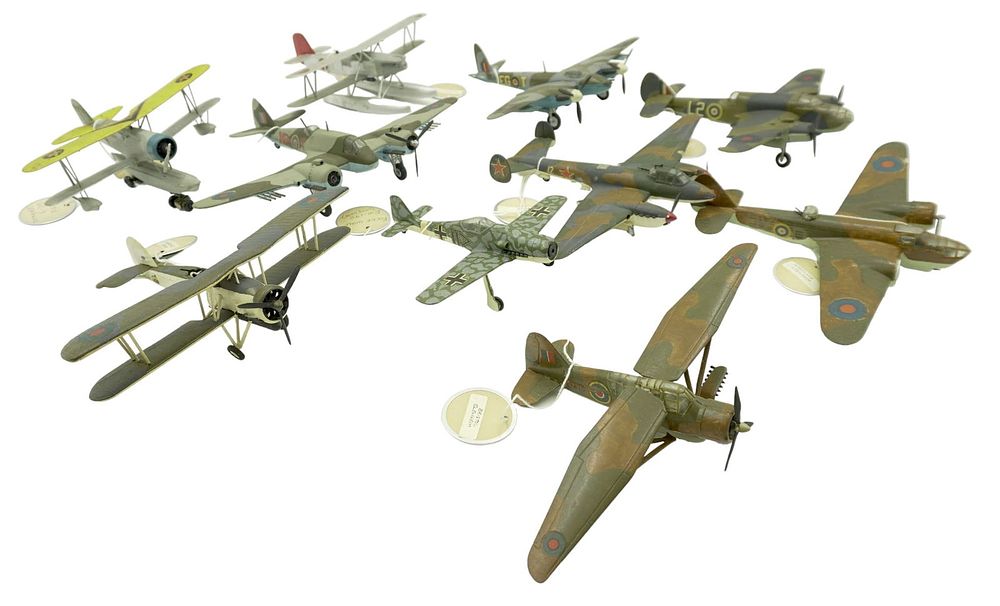 Lot 275: COLLECTION OF VINTAGE WWII 1 :72 SCALE MODEL DIE-CAST AIRCRAFTS - 9 PC