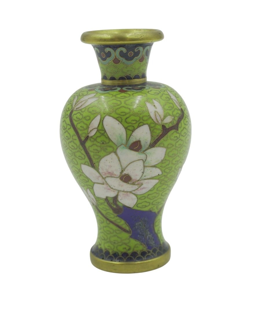 Lot 277: VINTAGE GREEN JAPANESE CLOISONNE VASE