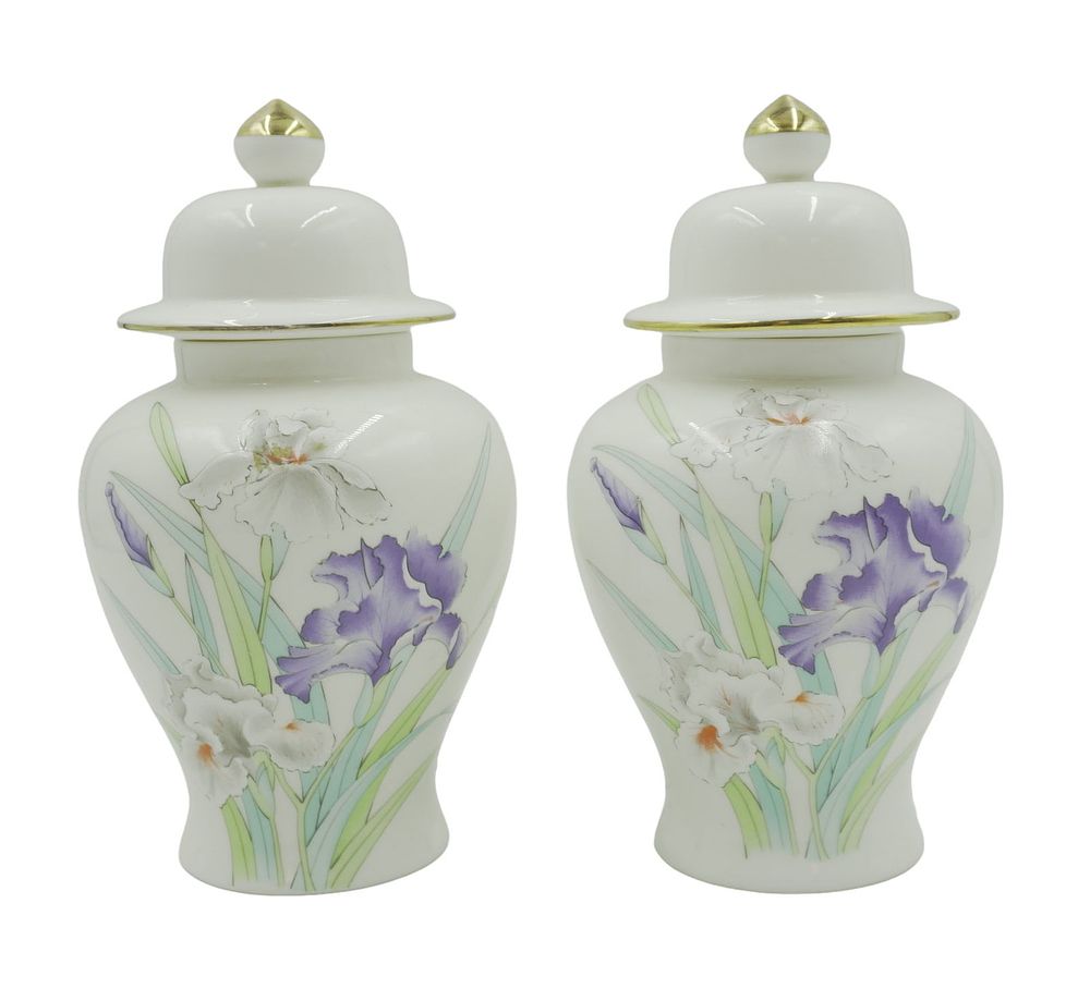 Lot 288: PAIR OF VINTAGE OTAGIRI JAPAN IRIS BOUQUET GINGER JARS