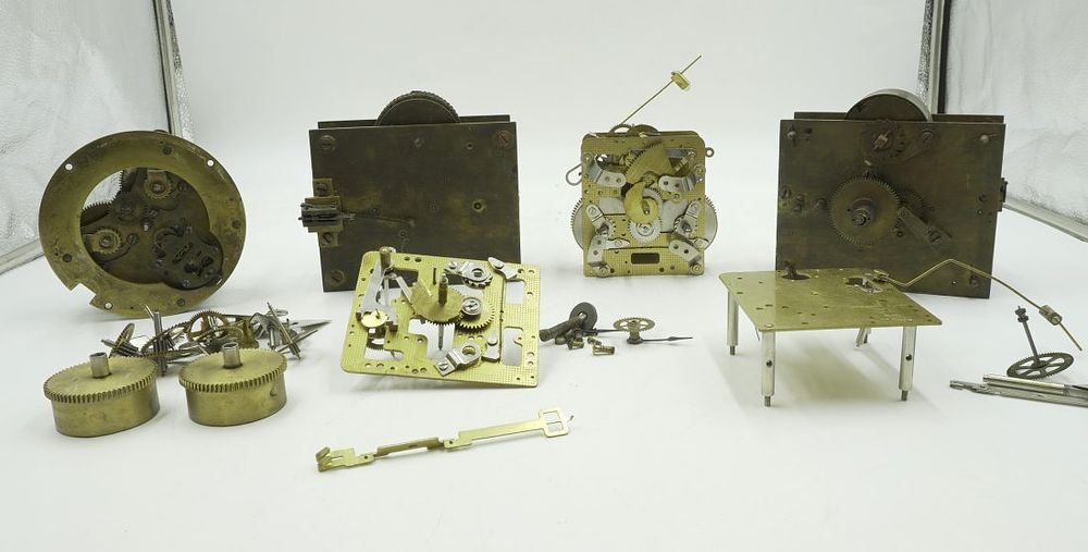 Lot 345: VINTAGE SHIPS CLOCK MOVEMENTS & PARTS