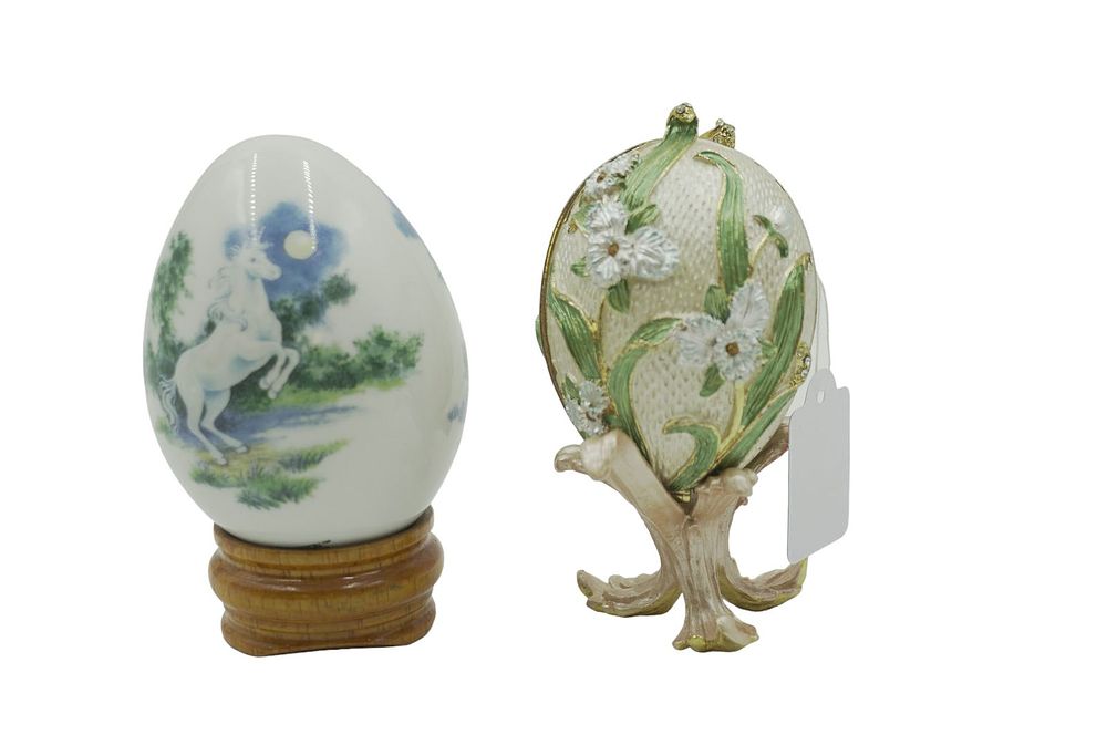 Lot 346: PAIR VINTAGE DECORATIVE EGGS
